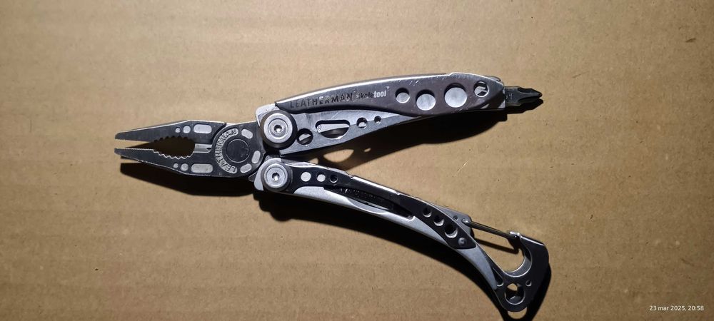 Multitool Leatherman Skeletool