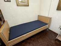 Cama articulada praticamente nova