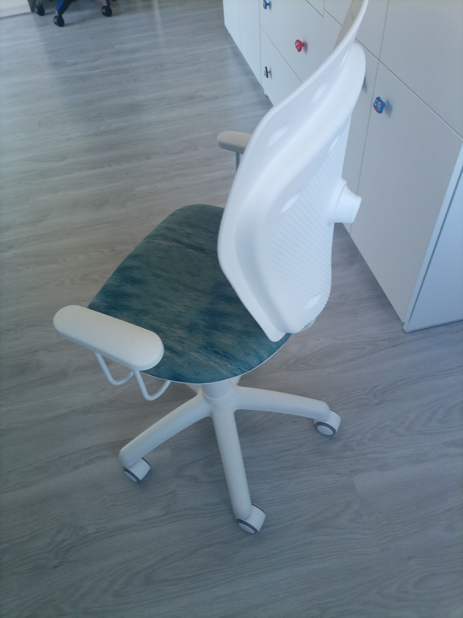 Fotel dziecięcy w idealnym stanie