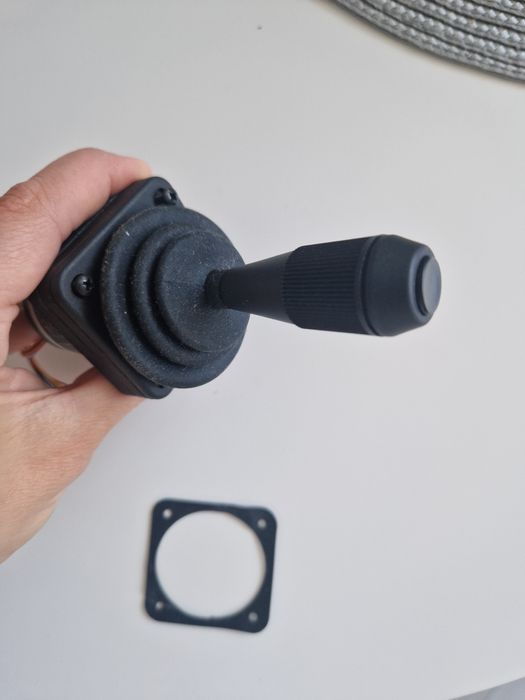 Przełącznik typu joystick APEM HF22S10 4.5 V