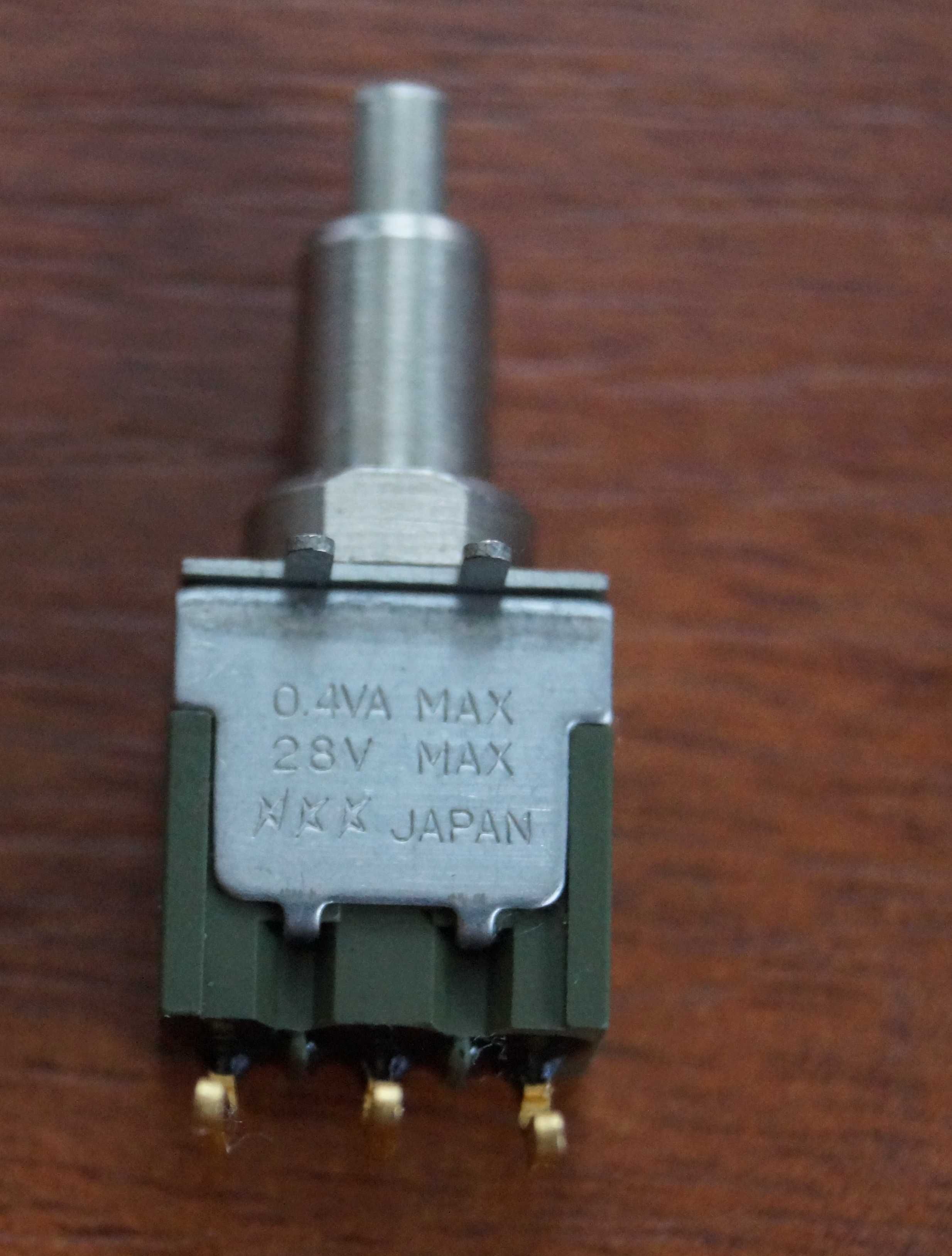 Перемикач кнопковий, однополюсний ВКЛ-ВКЛ. NKK Switches MB-2065