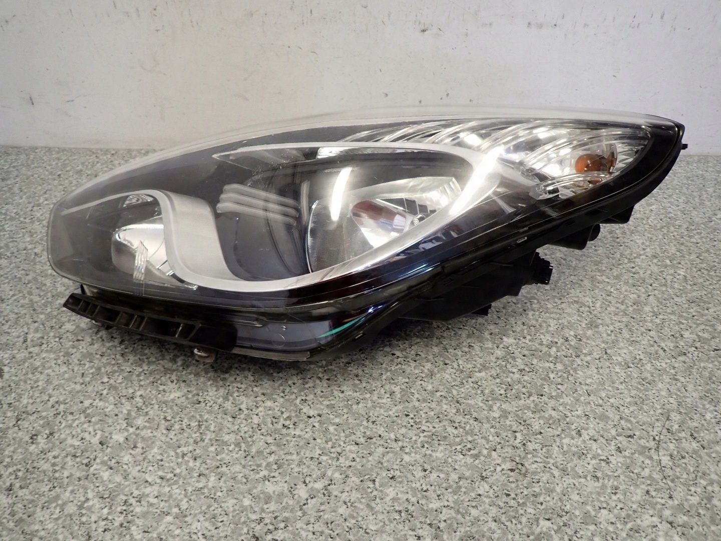 HYUNDAI IX20 HB 09- REFLEKTOR LAMPA PRZEDNIA LEWA EUROPA