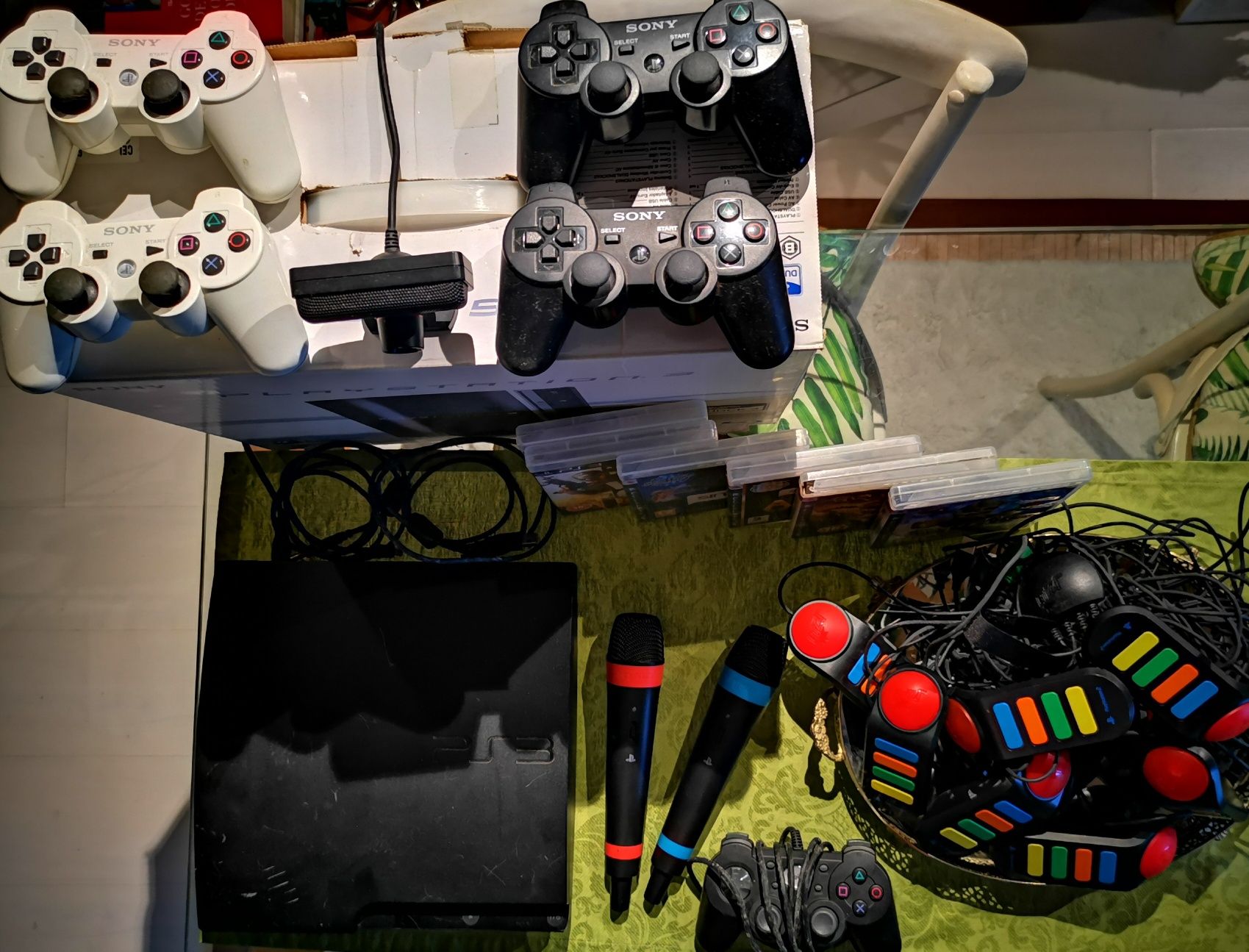 Ps3 slim com muitos extras , para desocupar - Só vendo o conjunto