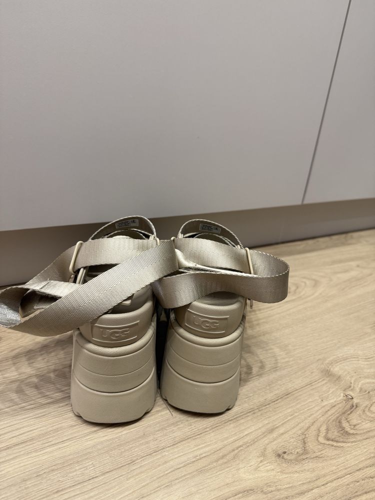UGG sandaly Goldenrise