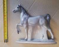 KOŃ Porcelanowa figurka konia