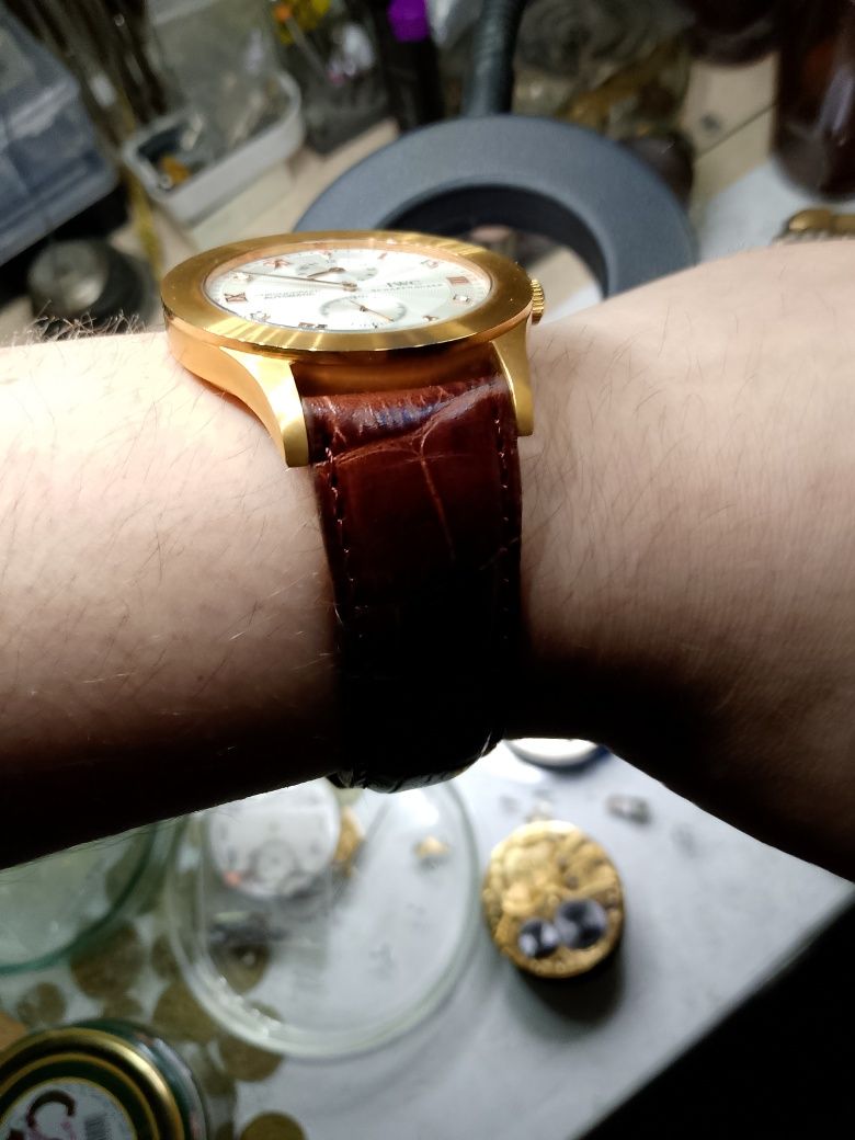 Часова майстерня продає годинник IWC SCHAFFHAUSEN CHRONOGRAPH