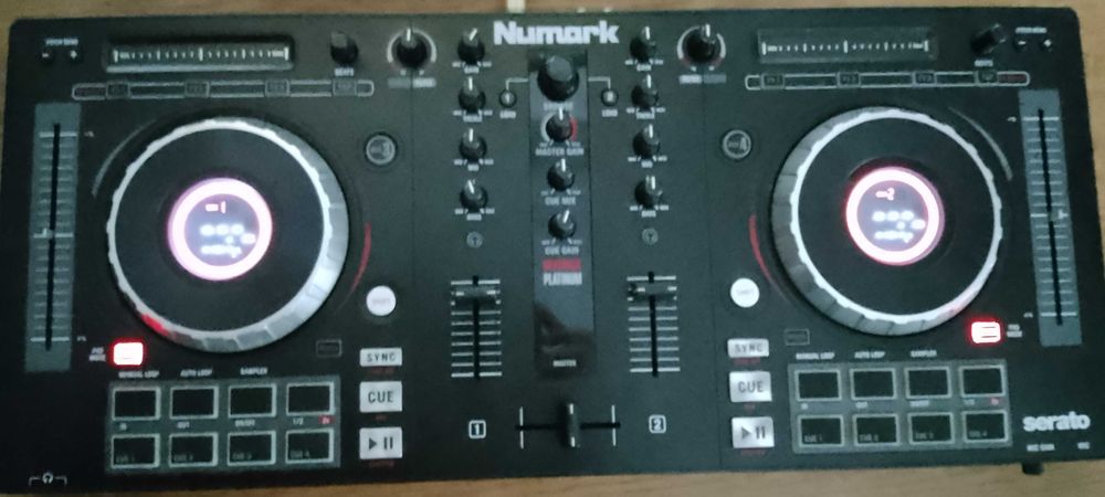Numark MixTrack Platinum DJ Controller  терміново!