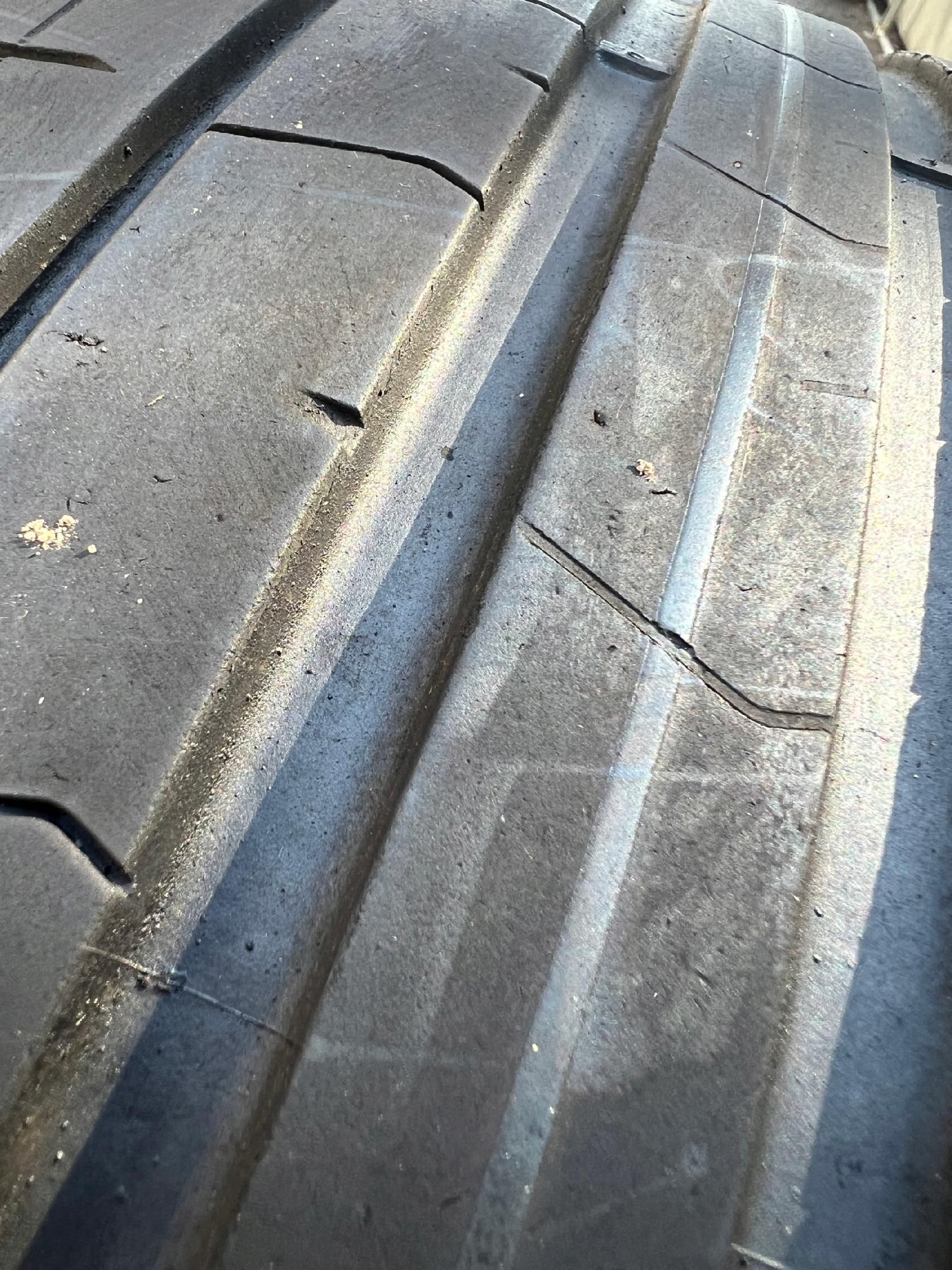 Opony Pirelli PZERO - 255/40/21