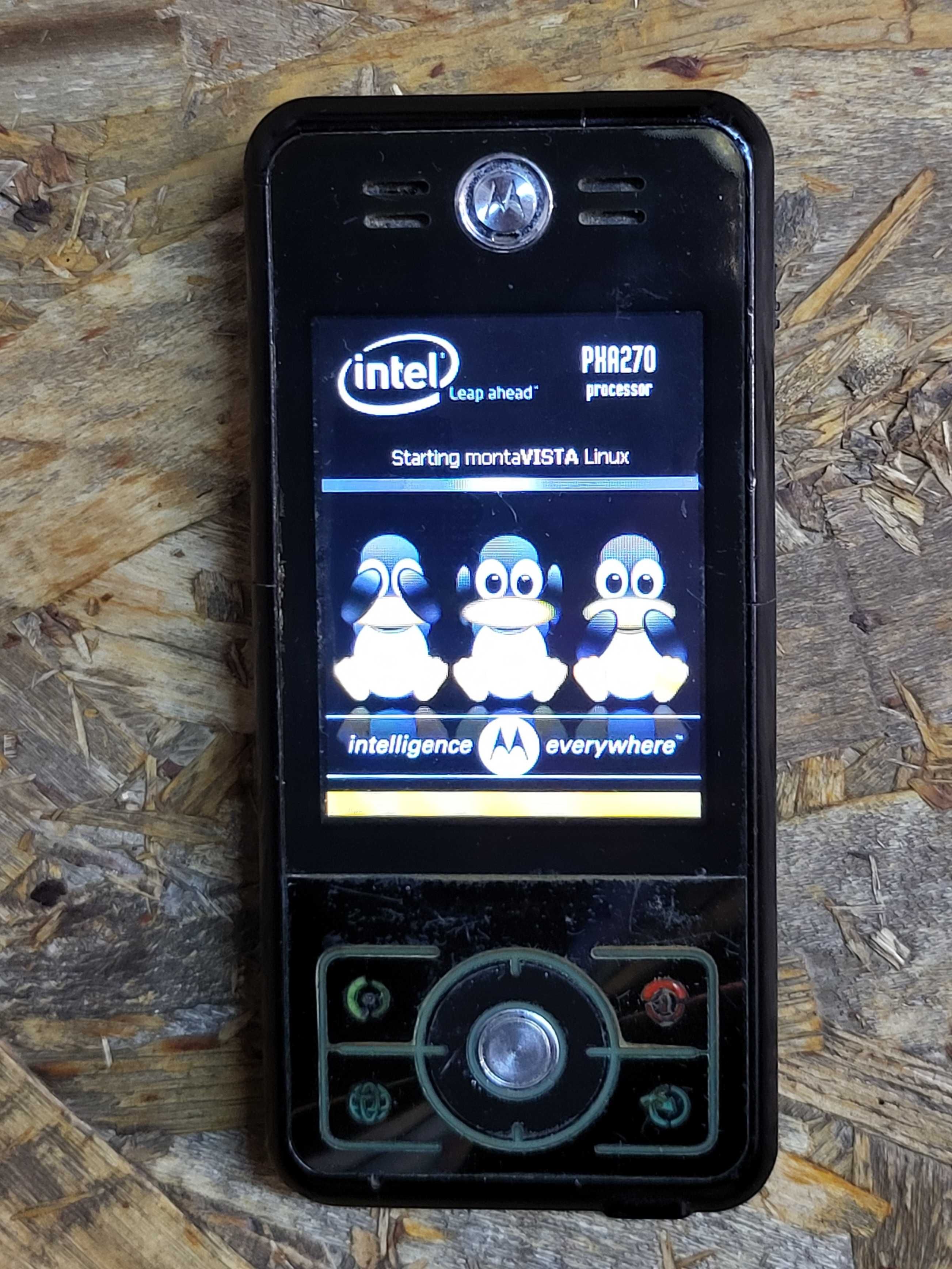 Продам телефон Motorola Rokr E6