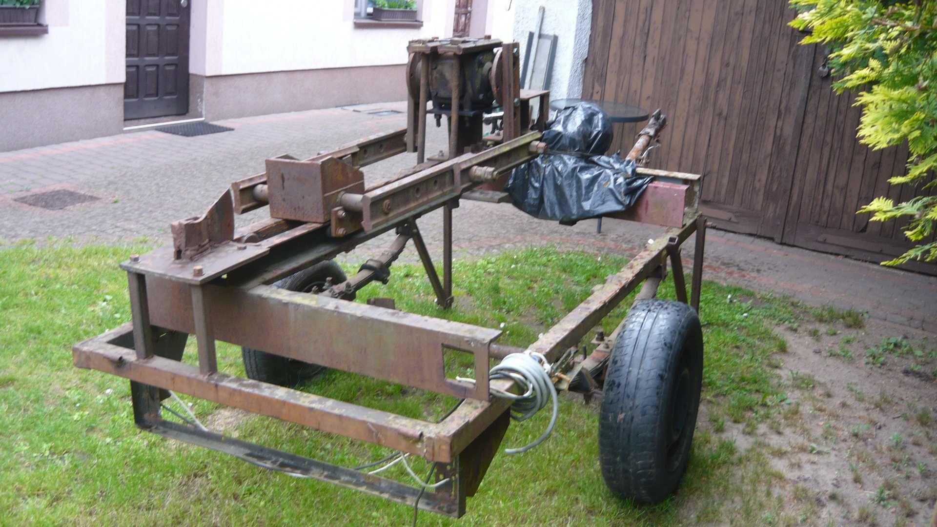 Łuparka do drewna pozioma mechaniczna na kołach do wykończenia