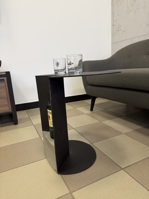 Столик журнальний металевий в стилі лофт