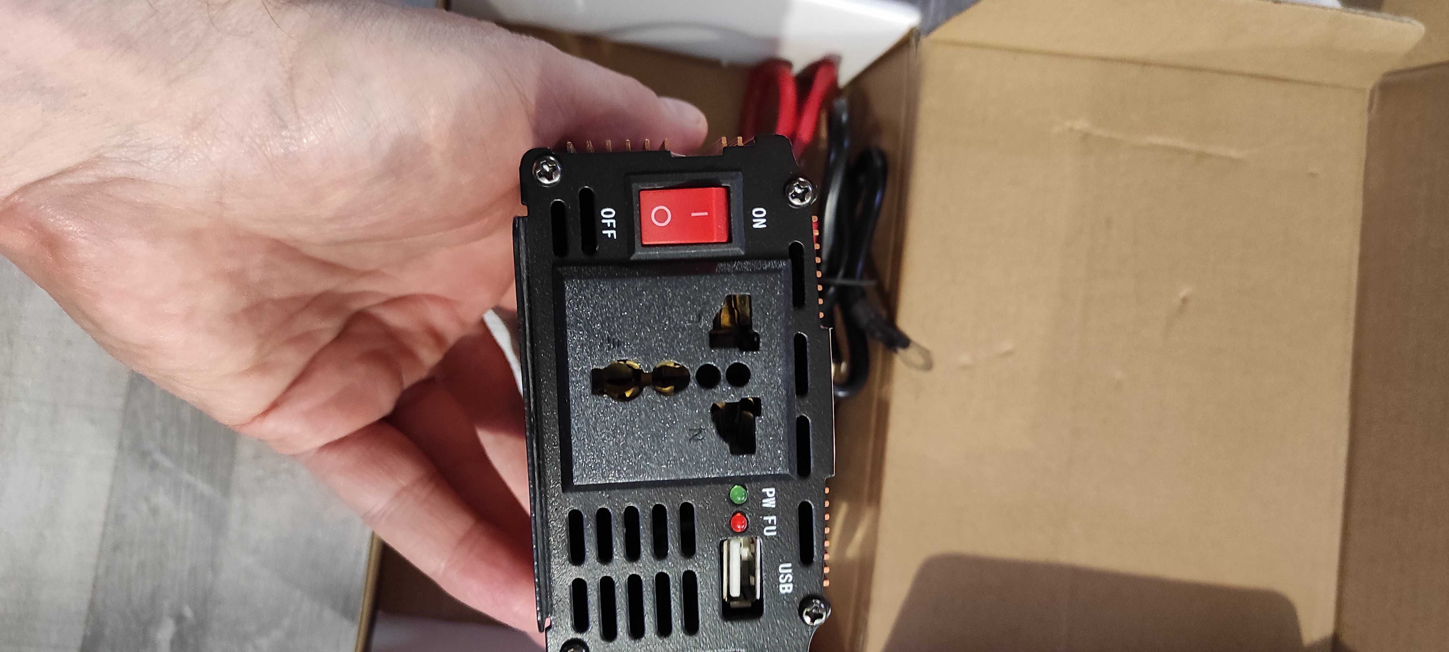 Инвертор UKC SSK-1500W 12-220v