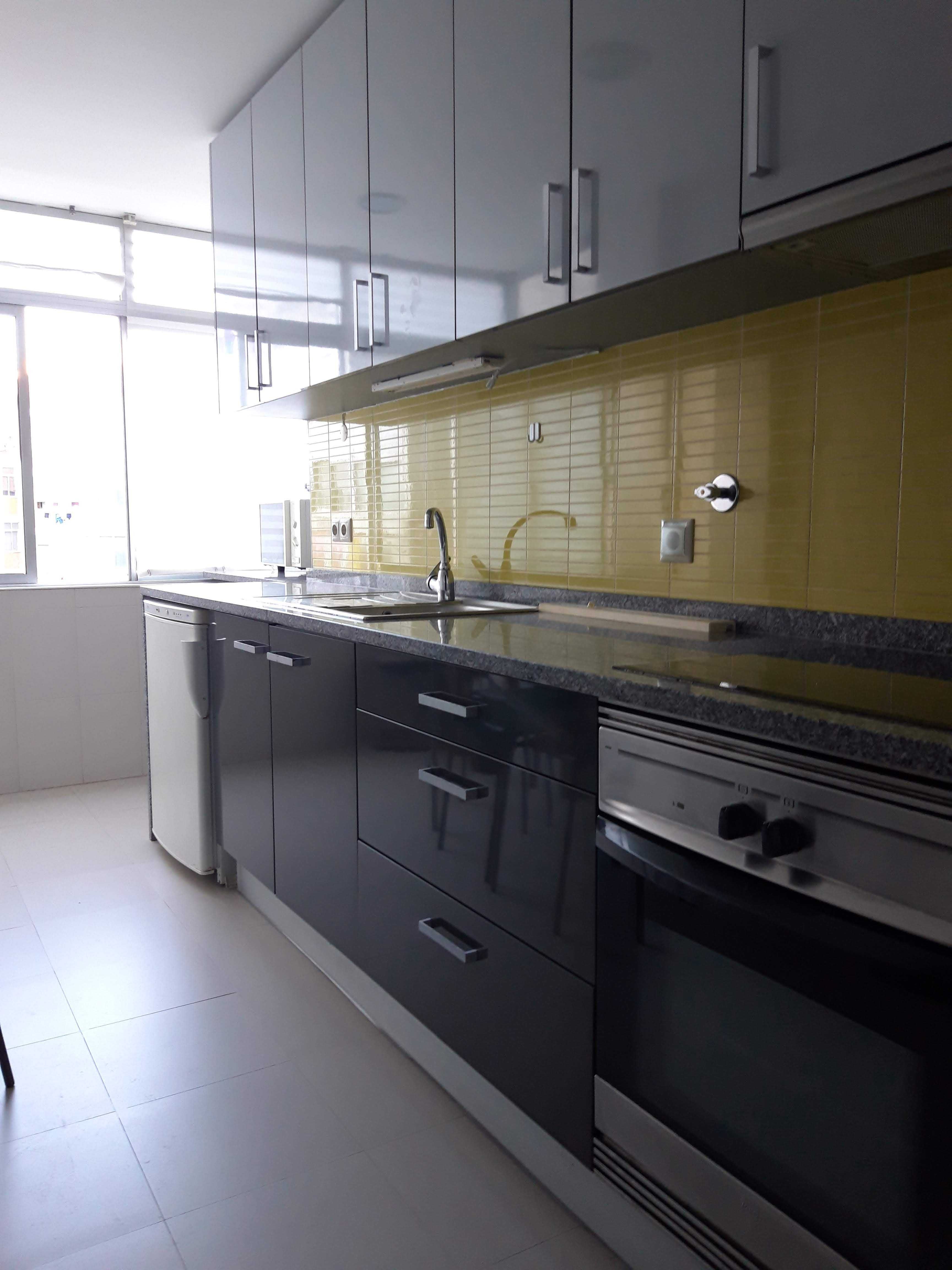 Quarto Rapariga FCT - EGas Moniz Monte da Caparica