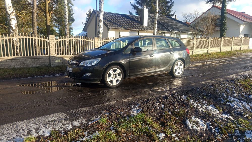Astra j kombi 2010 rok 1.7 CDTI