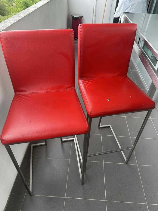 Mesa alta em aço inox e vidro + 2 cadeiras