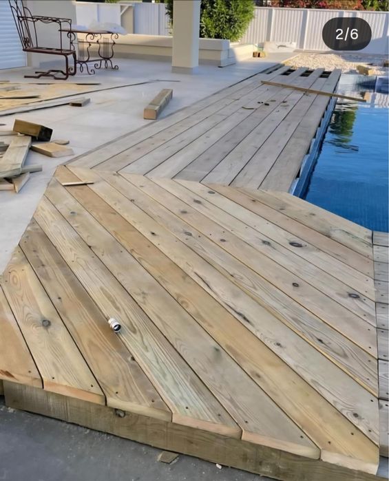 Deck em pinho macico tratado