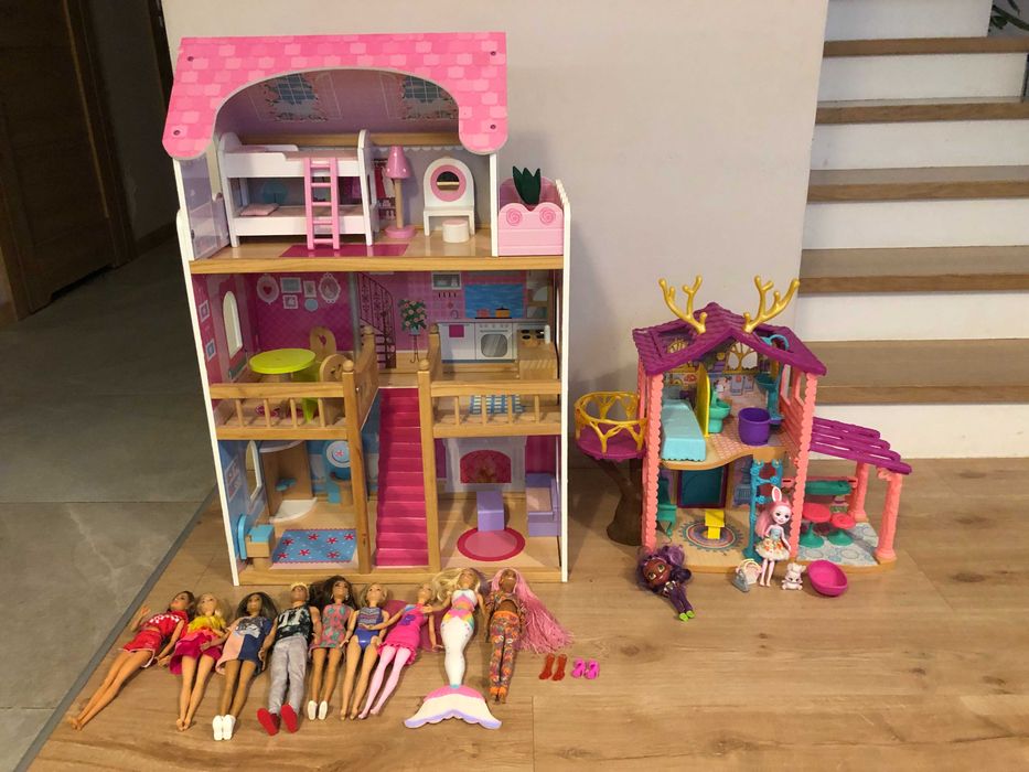 Drewniany Domek Dla Lalek , Lalki Barbie