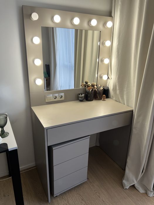 стіл візажний, з якісних матеріалів