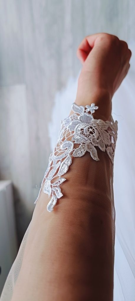 Suknia Ślubna klasyczna elegancka gipiura boho