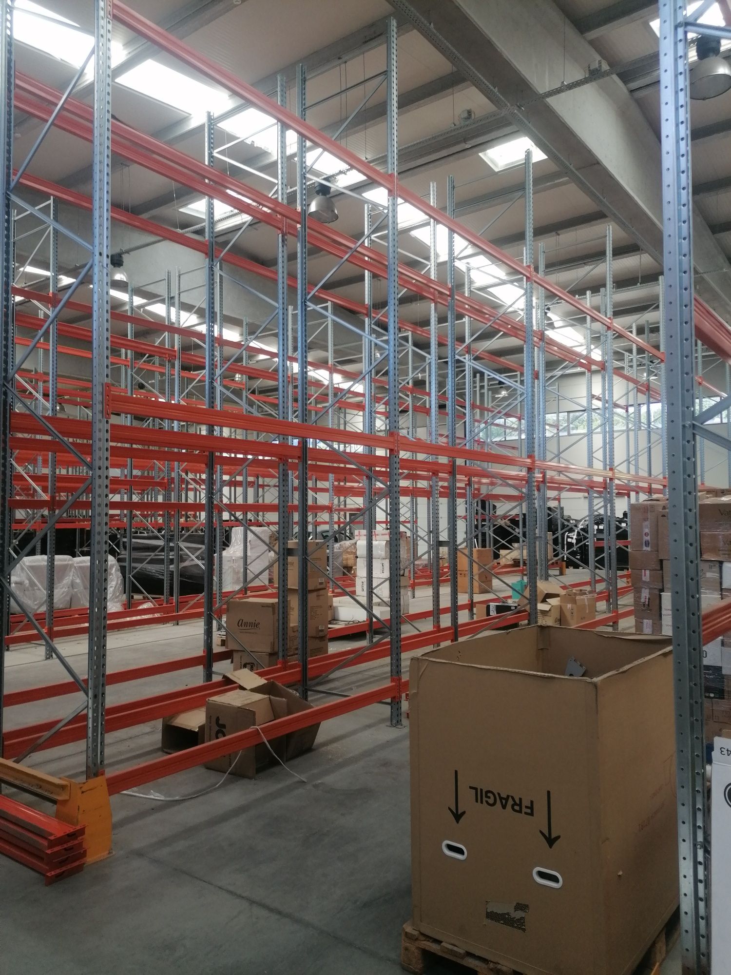 Racks, parteleiras industriais, estantes de armazém