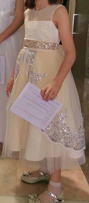 Vestido em champanhe, Estilo Princesa, em tule, elegante, sem mangas