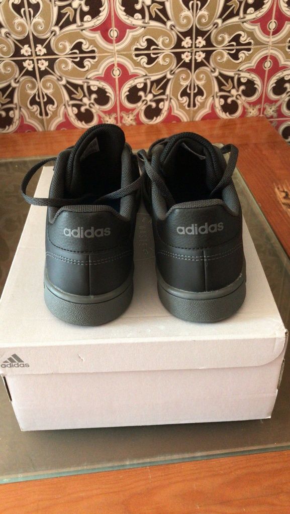 Tênis Adidas semi novo