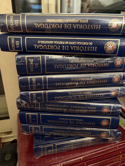 Diversos livros e enciclopedias