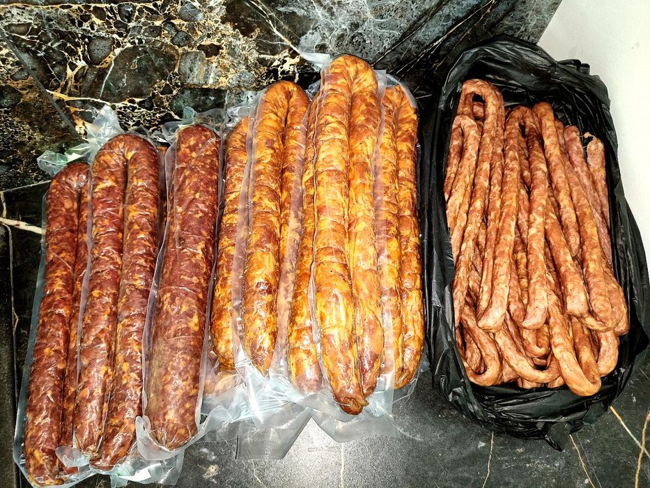 Кабаноси Сало Ребра Ковбаса