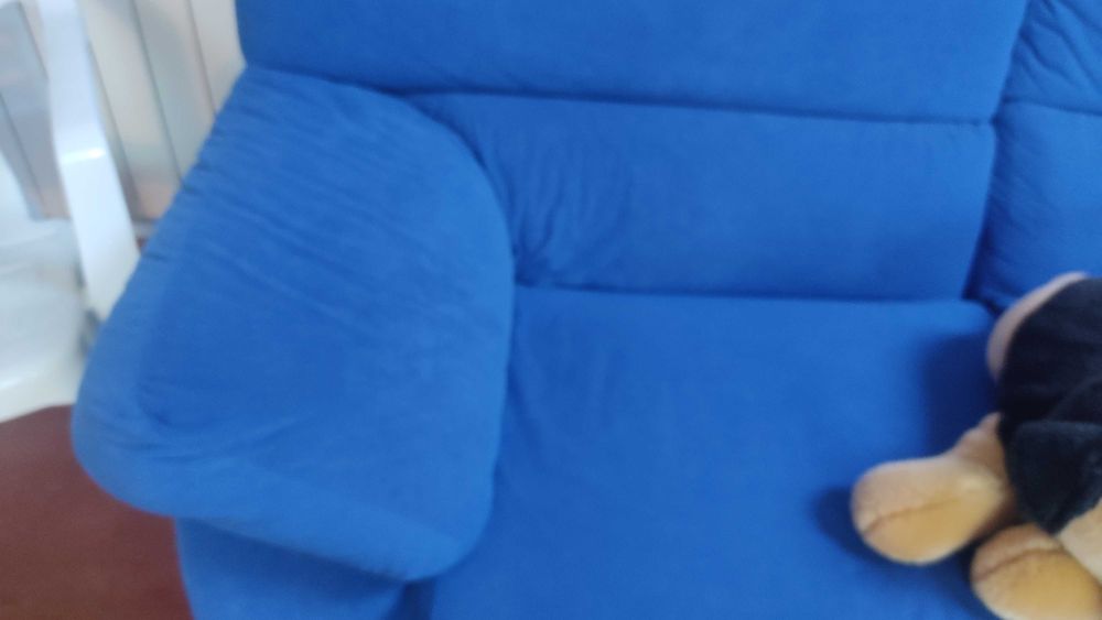 Sofá em tecido  azul