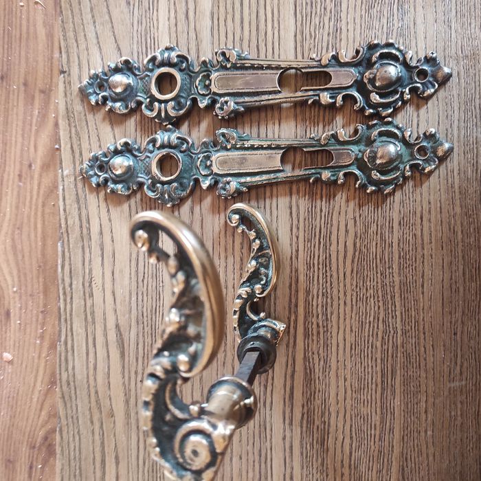 Stare szyldy klamki do drzwi mosiężne, stara klamka