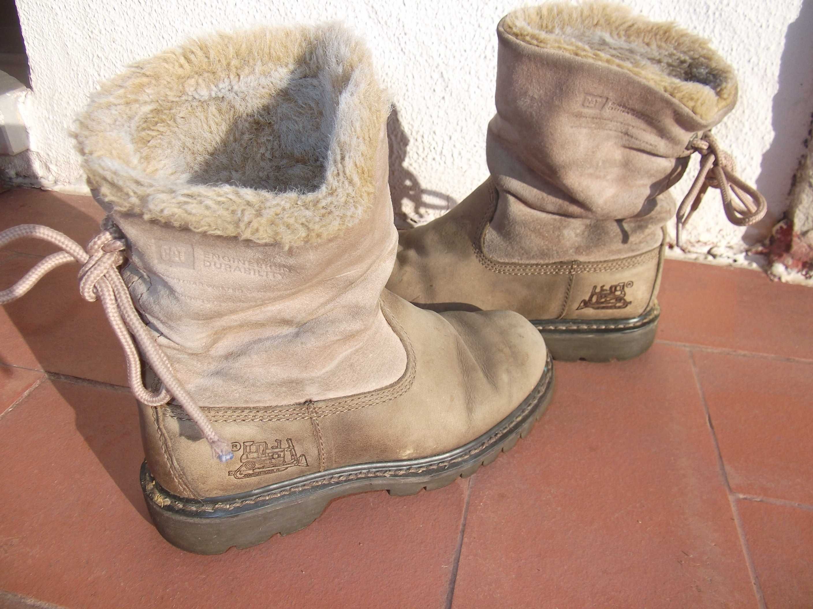 Botas em pele com pêlo / Leather boots with fur - CATERPILLAR (n. 37)