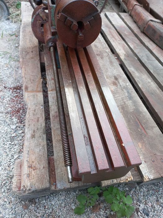 Передня бабка, гітара, станина.