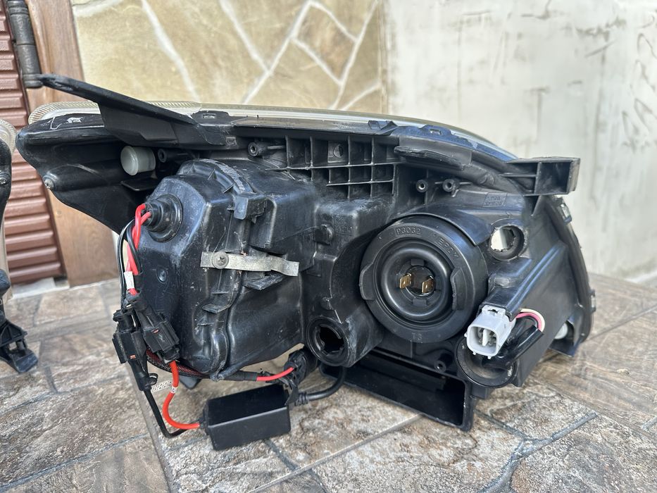 Фари Тойота Авенсіс. Ксенон. Оригінал. Файний стан