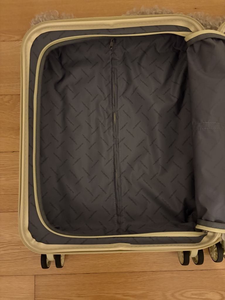 Malas de viagem cor amarela clara marca movom