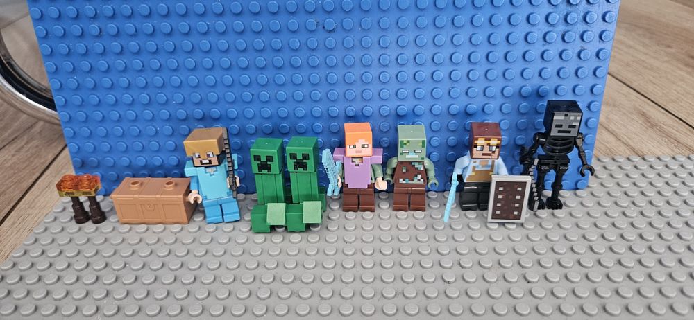 Figurki LEGO Minecraft 7 szt + dodatki