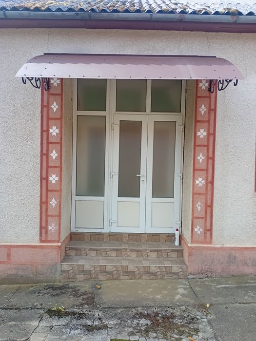 Добрий будинок на дві сім'ї 2.5 км від м. Берегове в с.(Астей) Лужанка