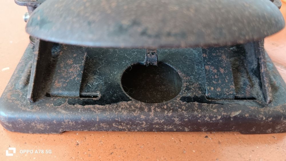 Furador de papel antigo