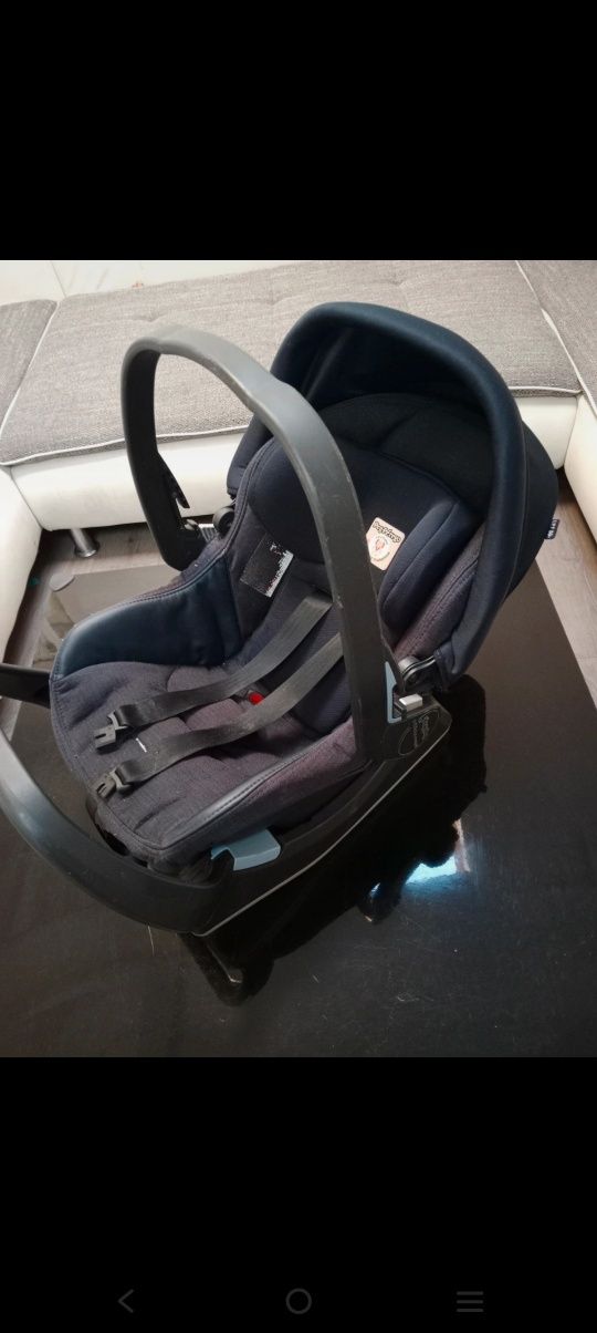 Nosidełko / fotelik z bazą na pasy firmy Peg-Perego