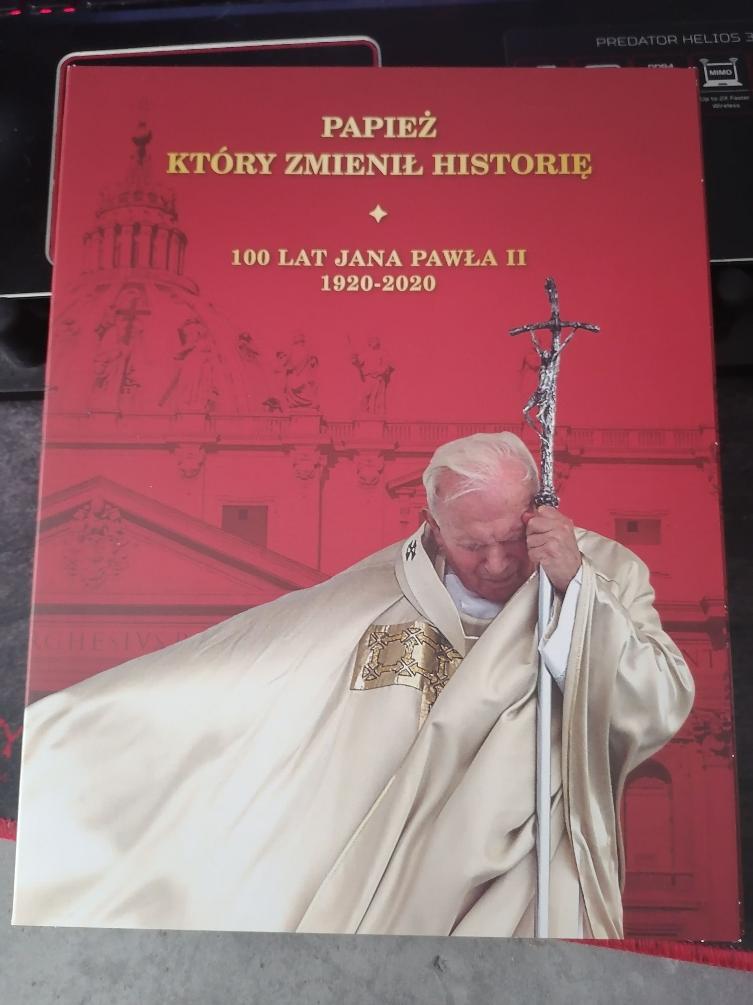 Papież który zmienił historie, album na medale+medal