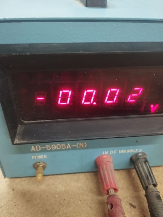 Voltímetro digital antigo