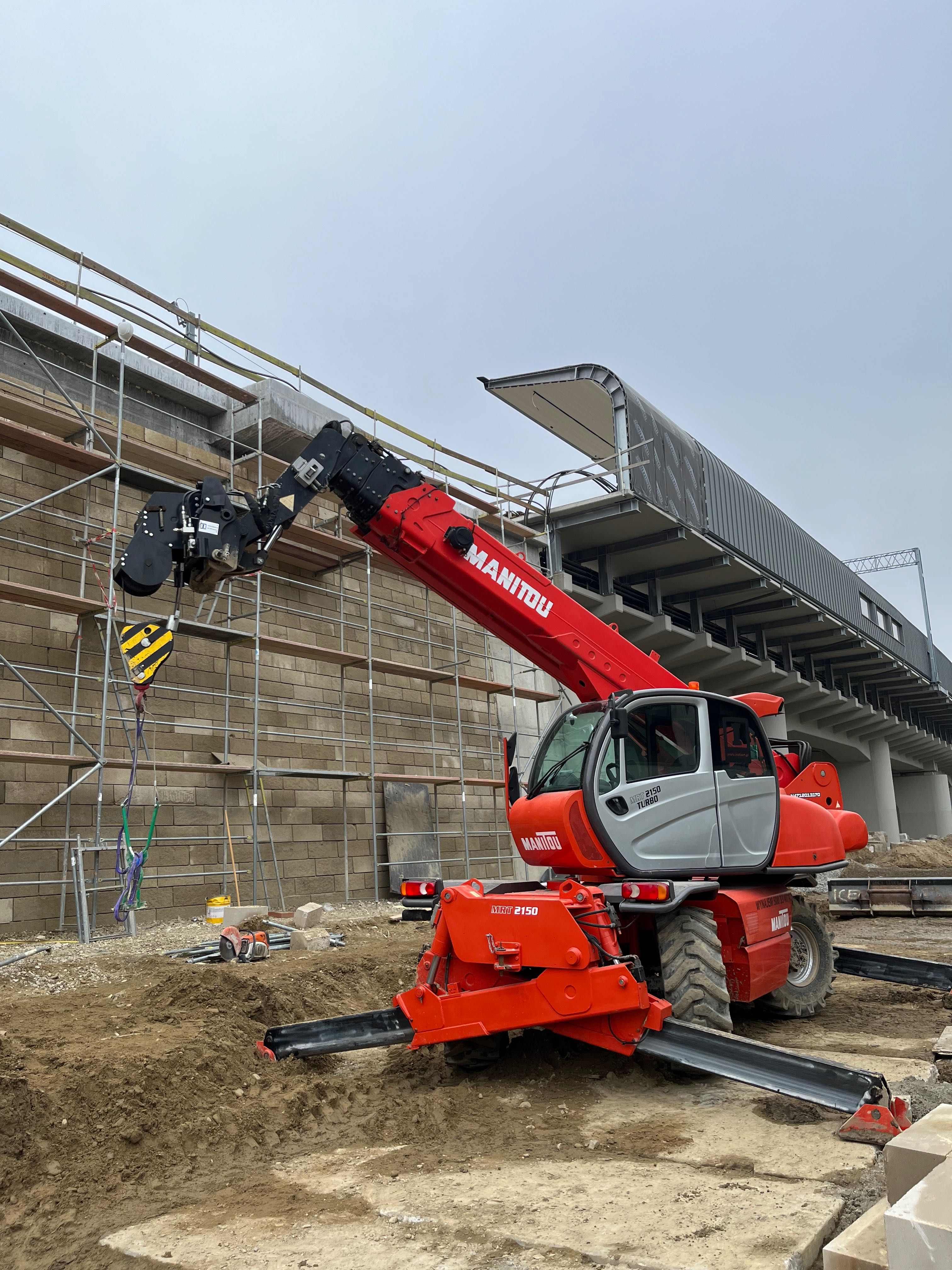 WYNAJEM ładowarki teleskopowej obrotowej ROTO MANITOU MRT2150