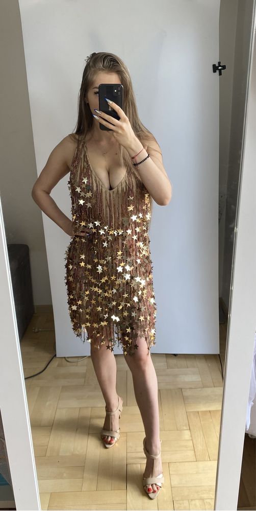Mini sukienka z frędzlami w kształcie gwiazdek, z koralikami
