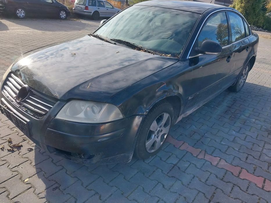 Volkswagen Passat B5 Lift FL sedan silnik 1.9 TDI AVB AWX AVF 130 KM turbina pompowtryski EGR alternator pompa sprężarka skrzynia biegów EEN dwumasa sprzęgło lewarek pedał drzwi maska zderzak klapa lusterko błotnik LO41 czarny belka zacisk pompa abs serwo