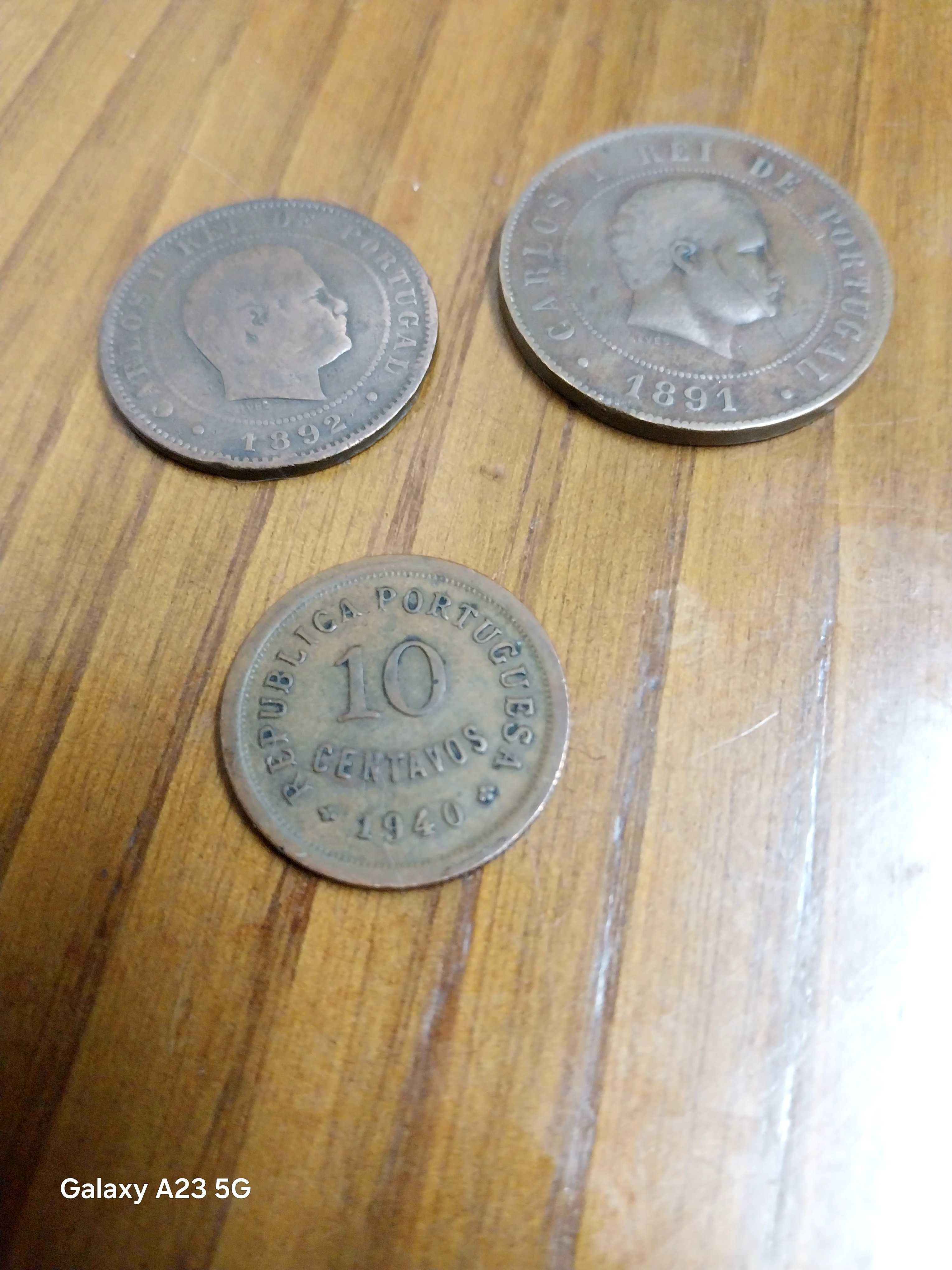 Lote de tres moedas muito antigas