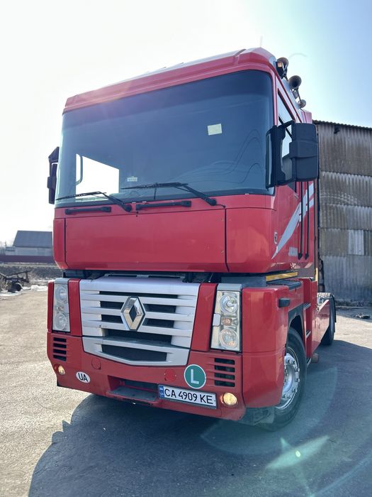 Renaul magnum та контейнеровоз