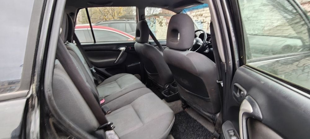 Тойота Рав4 2005 рік 2 літра дизель механіка повний привід