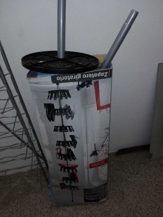 Estante calçado rotativa