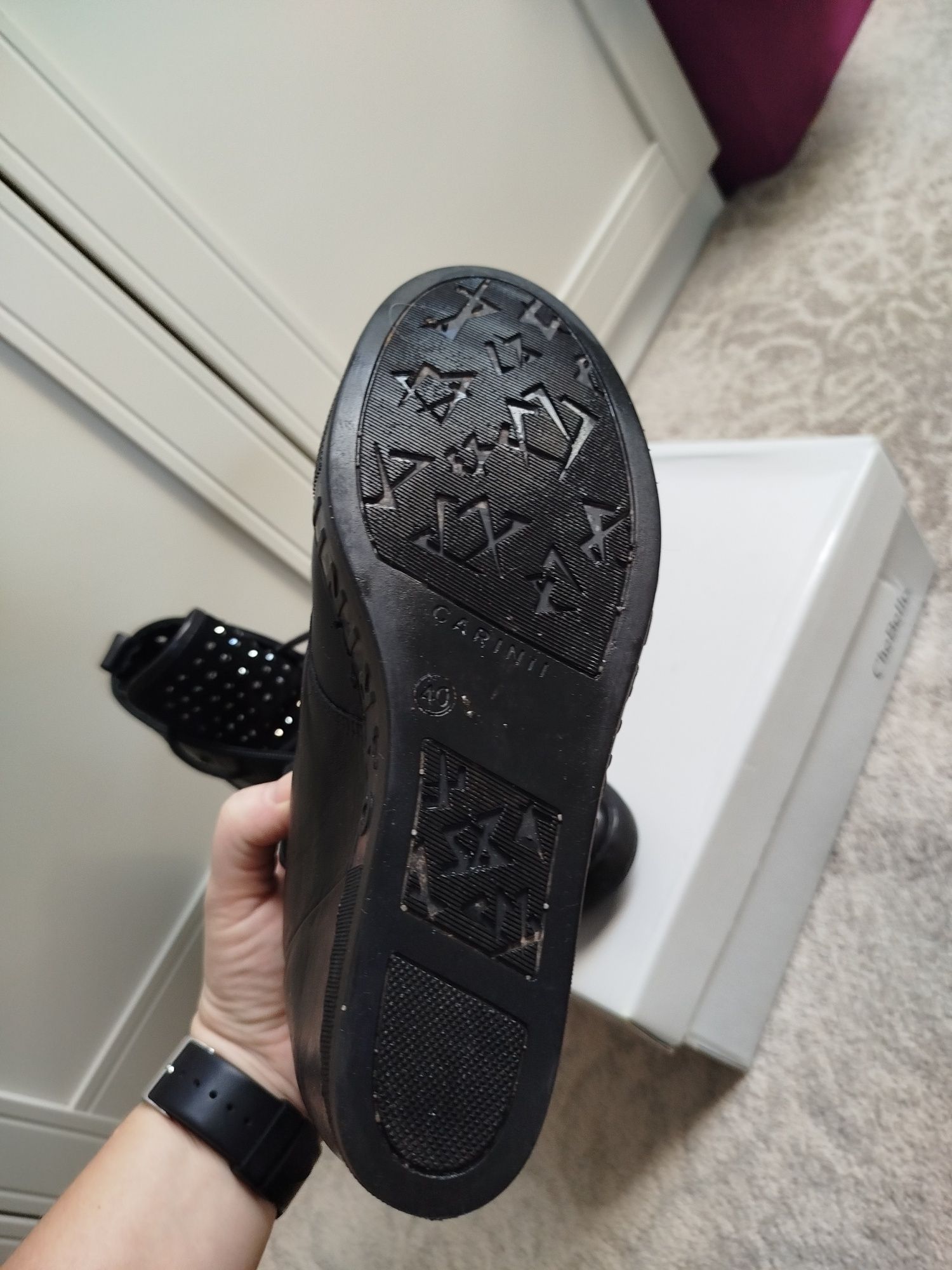 Sneakersy na koturnie Carinii 40 czarne