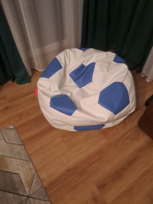 Pufa piłka biało-niebieska