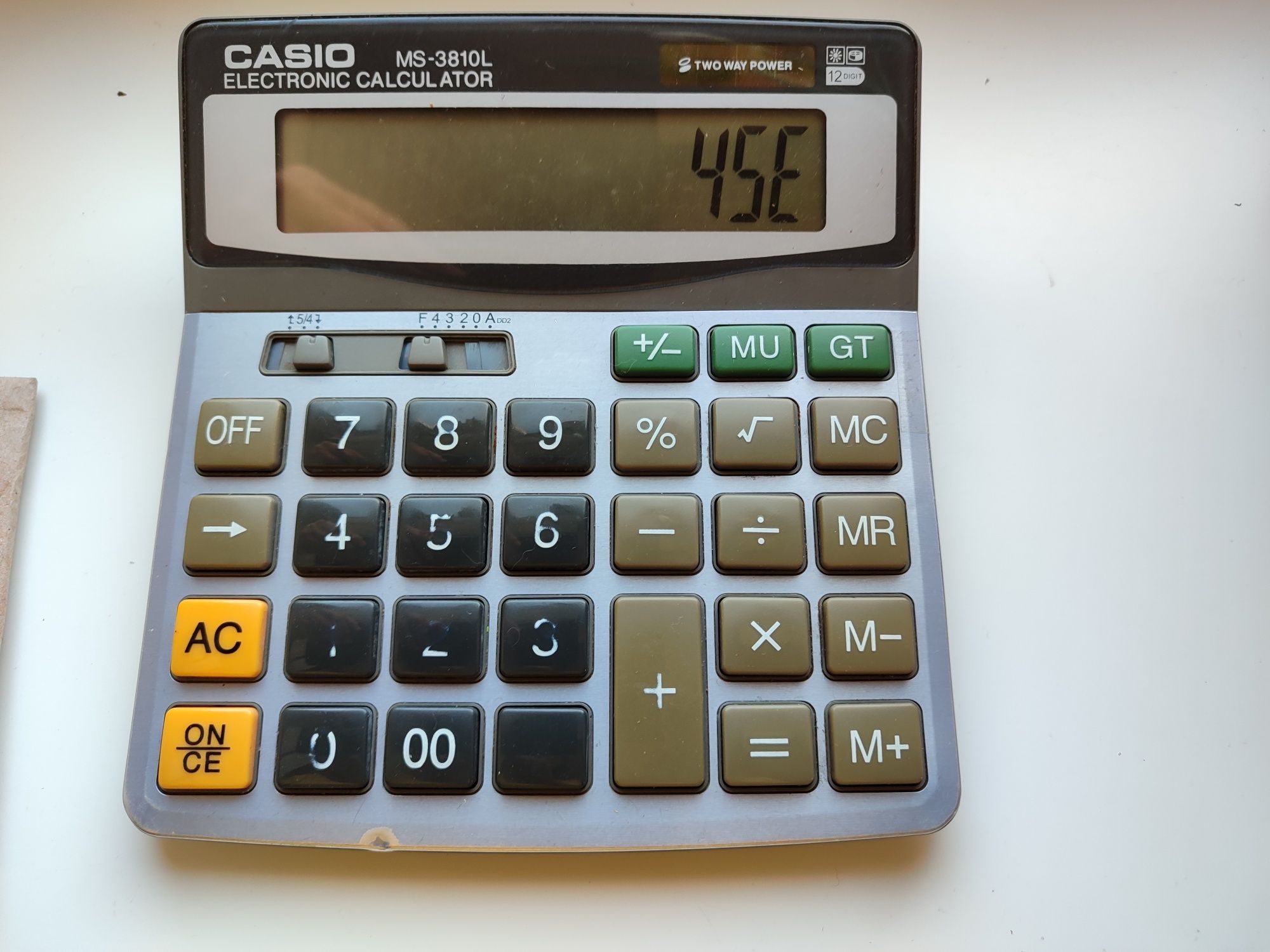 Калькулятор Casio подвійне живлення під ремонт